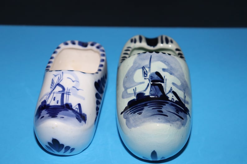 ashtrays with Windmill scene Delft Dutch Shoes 2