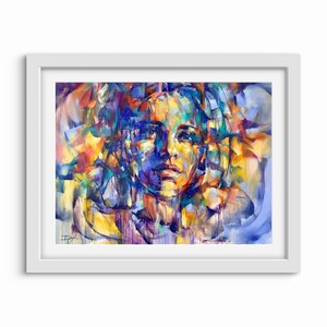 Pu&ograve; includere: Dipinto astratto di un viso di donna su uno sfondo colorato e vorticoso. Il viso della donna &egrave; dipinto in tonalit&agrave; di blu, viola e verde, con un tocco di giallo nei suoi capelli. Lo sfondo &egrave; un mix di colori vivaci, tra cui giallo, arancione, rosso e blu.