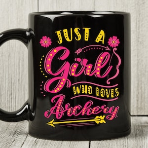 Nur ein Mädchen, das Bogenschießen Becher liebt, weibliche Bogenschießen Spieler und Coach Geschenkidee, lustige Dame Bogenschütze Kaffeetasse, Bogen und Pfeil Ziel