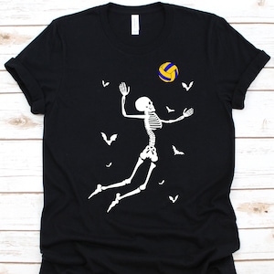 Esqueleto jugando camisa de voleibol, diseño de voleibol de Halloween, truco o trato, gráfico de Halloween, Jack O Lantern, voleibol, camiseta de esqueleto