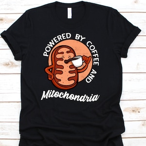 Alimenté par le café et la chemise mitochondries, T-shirt drôle de science pour la caféine lover chimie biologie professeur de microbiologie étudiant