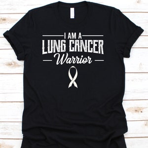 Ich bin ein Lungenkrebs Krieger Shirt, Lungenkrebs Bewusstsein für Lungenkrebs Krieger Kämpfer Überlebende, süße Kampf Krebs weißes Band Geschenk