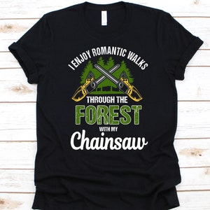 Ich genieße romantische Spaziergänge durch den Wald Shirt, Baumpfleger, Baumpfleger Shirt, Baumpflege Grafik, Kettensäge Design, Baumschneider