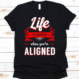 Life Is Happier When You&#39;religned Shirt, Chiropractor Shirt, Wirbelsäulentherapie, Chiro T-Shirt, Gelenk anpassung, Chiropraktisches Bewusstsein Geschenk