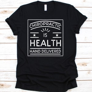 Chiropractic is Health Hand Delivered Shirt, Chiropractor Shirt für Männer und Frauen, Rückentherapie Shirt, Chiro T-Shirt Chiropractic Awareness