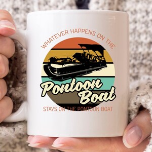Was auch immer passiert auf dem Poontoon Boot bleibt auf dem Pontoon Boot Becher, Boot-Becher für Pontooning Liebhaber, Boot Geschenk für Pontoon Besitzer