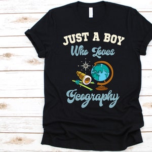 Just A Boy Who Loves Geography Shirt, Geschenk für Geographen, Erdwissenschaften T-Shirt, Geographie Liebhaber, Humangeographie, Physische Geographie