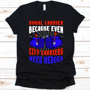 Transportadores rurais porque até os transportadores urbanos precisam de camisa de heróis, camiseta do carteiro, design de caixa de correio, presente para carteiro, gráfico do carteiro