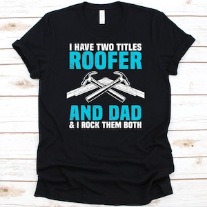Tengo dos títulos Roofer y Dad & I Rock Them Both Shirt, Cool Roof Mechanic Design For Dad, Father&#39;s Day Tee, Roofer Graphic, Construction