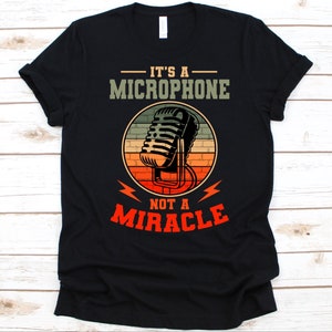 È microfono non una camicia miracolosa, regalo per amanti del karaoke, design dei microfoni, camicia di intrattenimento, scatola karaoke, grafica KTV, video karaoke