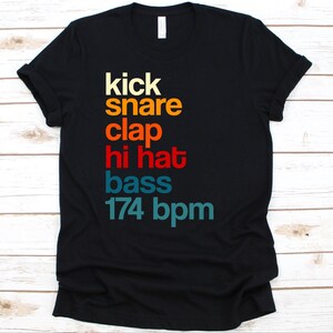 キック スネア クラップ ハイハット ベース 174 bpm シャツ、音楽プロデューサーへのギフト、レコード プロデューサー T シャツ、音楽メーカー デザイン、音楽レコーダー グラフィック