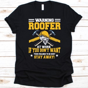 Advertencia Roofer en el trabajo Si no quieres que tus sentimientos sean heridos Mantente alejado Camisa, cool Roofer And Skull Design, regalo para carpinteros de techos