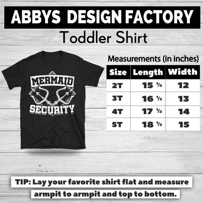Puede incluir: Camiseta negra para ni&ntilde;os peque&ntilde;os con el texto blanco "MERMAID SECURITY". La camiseta tiene un gr&aacute;fico de dos tridentes cruzados. Medidas en pulgadas para tallas 2T a 5T, con largos de 39.37 a 47 cm y anchos de 30.48 a 38.1 cm.