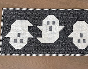 Halloween Table Runner / Quilted Runner