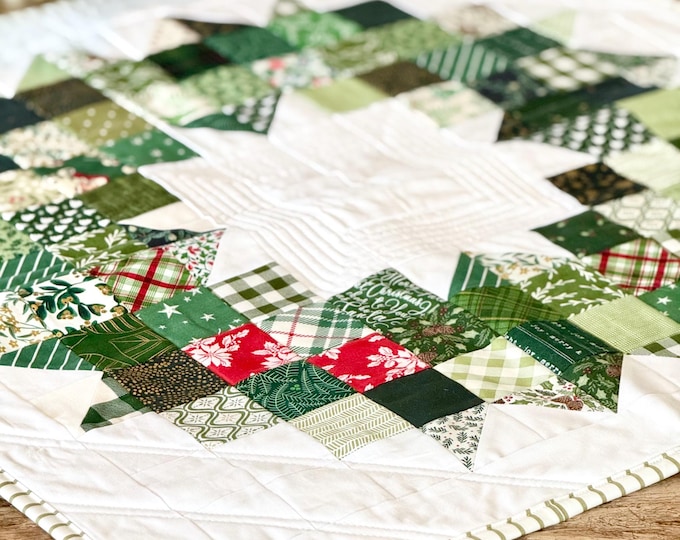 Christmas Table Topper/ Holiday Table Topper/ Quilted Table Topper - Etsy