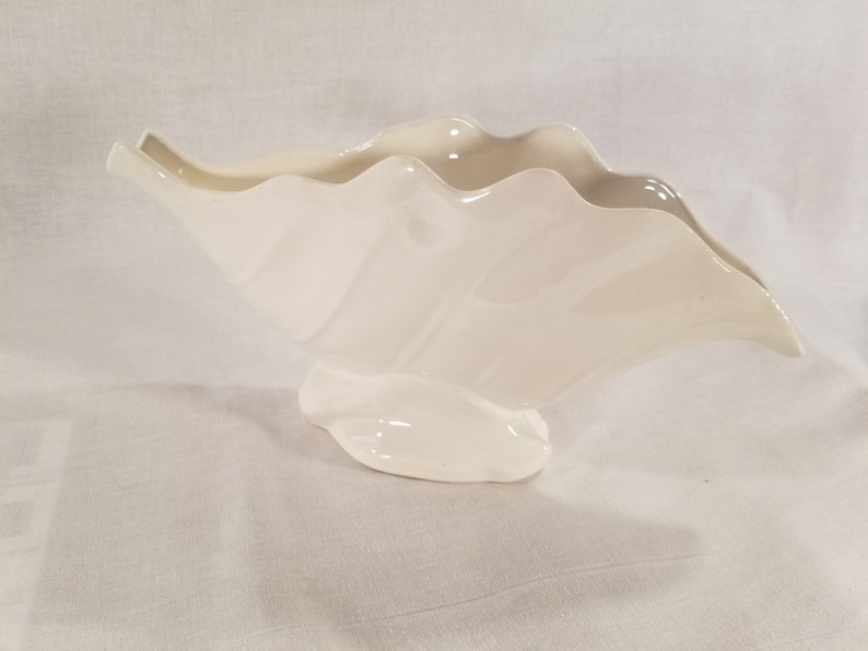 Hull Pottery Leaf Vase Mantle Bowl cream white glaze #118