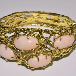 Hefty 66 Grams Vintage 14K Yellow Gold Diamonds Angel Skin Pink Coral Cab Bangle Bracelet