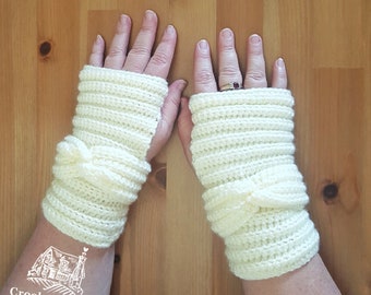 Delight Wrist Warmers: Women's size M Crocheted Fingerless Gloves with Twisted Knot