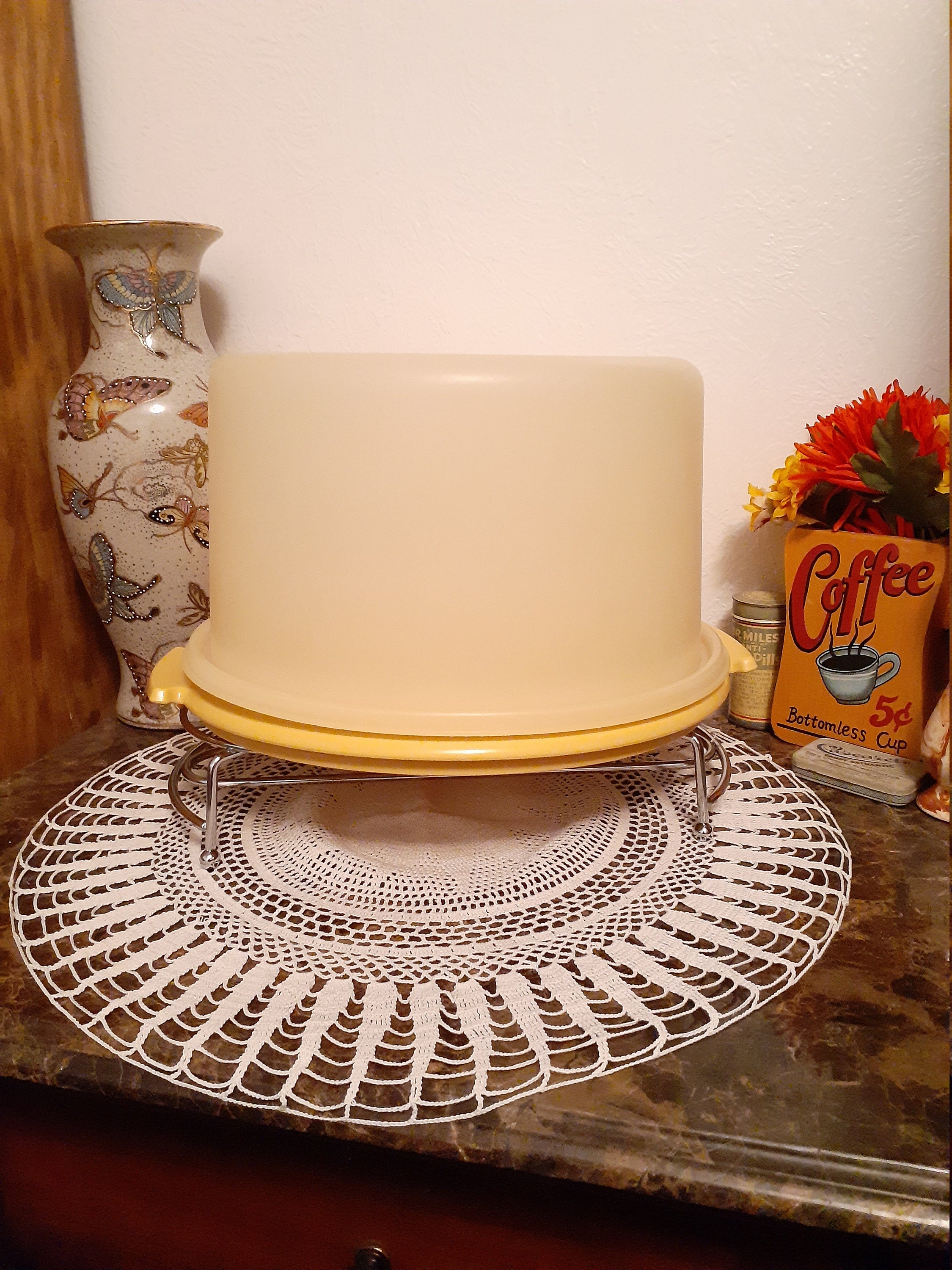 Vintage 1970's Tupperware cake carrier Etsy