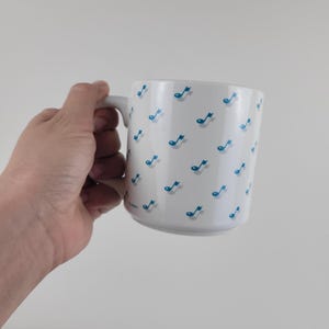 Taza vintage del Club de Mickey Mouse de Disney. Jukebox retro de los años 50 con notas musicales de un restaurante taiwanés. imagen 4