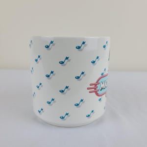 Taza vintage del Club de Mickey Mouse de Disney. Jukebox retro de los años 50 con notas musicales de un restaurante taiwanés. imagen 10