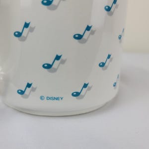 Taza vintage del Club de Mickey Mouse de Disney. Jukebox retro de los años 50 con notas musicales de un restaurante taiwanés. imagen 11