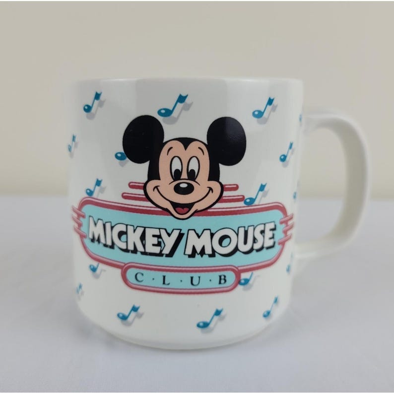 Taza vintage del Club de Mickey Mouse de Disney. Jukebox retro de los años 50 con notas musicales de un restaurante taiwanés. imagen 2