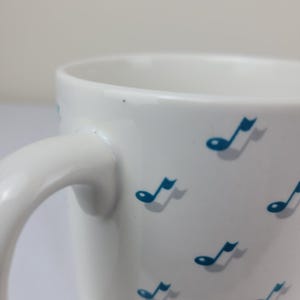 Taza vintage del Club de Mickey Mouse de Disney. Jukebox retro de los años 50 con notas musicales de un restaurante taiwanés. imagen 9