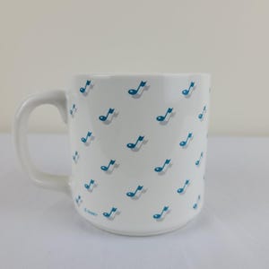 Taza vintage del Club de Mickey Mouse de Disney. Jukebox retro de los años 50 con notas musicales de un restaurante taiwanés. imagen 8