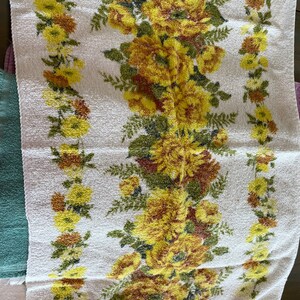 Choice of Vintage 1970s & 1980s towels. Beautiful plush or terry Bath towels. Cottage core or shabby chic. image 9