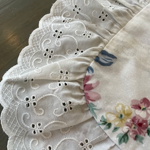 Pretty Vintage Floral Pillow Sham with wide ruffle & eyelet lace trim from the 90’s. 27”x33” with pillow pocket of 26”x20” white w/ flowers