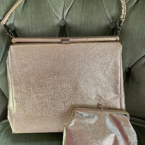 Elección de monedero mcm vintage de los años 60 en dorado metálico con monedero a juego o monedero de fieltro de castor con detalles dorados, bolso de noche