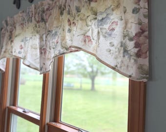 Vintage valance curtain M Swag shape 1990’s damask muted floral with cream satin twisted trim along the bottom 80” wide x 21” long