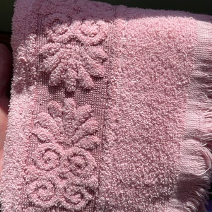 Choice of Vintage 1970s & 1980s towels. Beautiful plush or terry Bath towels. Cottage core or shabby chic. image 6