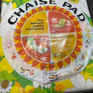 Groovy Flower Power 1970&#39;s Vintage Chaise Patio Chair Pad 19”x70” trifold new old stock foam filled vinyl chair or bench or chaise padding