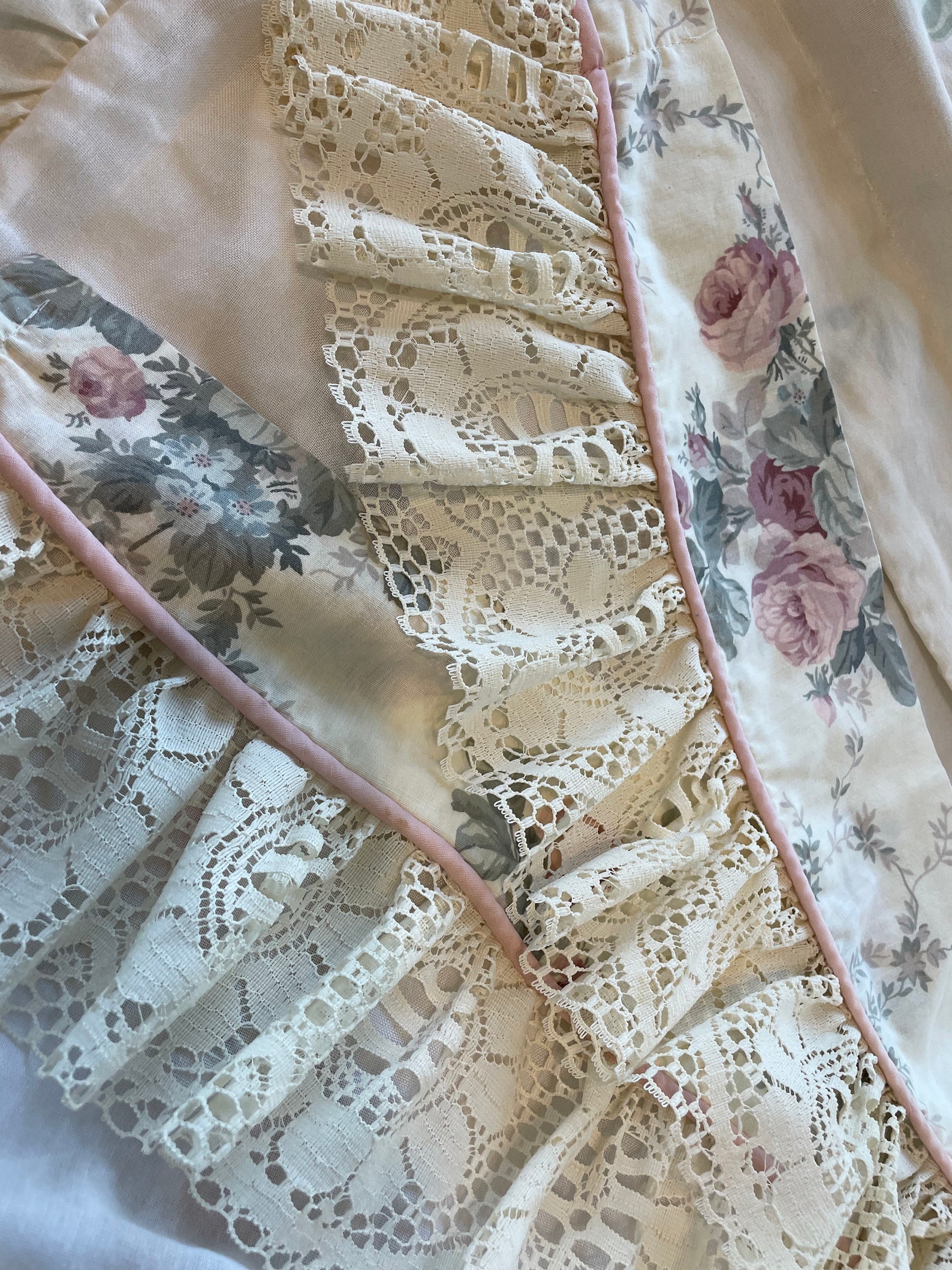 Lacy Dust Ruffle Vintage 90’s Dust Ruffle Bedskirt Shabby Chic and 3 Priscilla Tiebacks ...