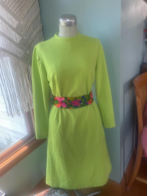 Vintage 1970's lime green double knit dress w long sleeves fitted bust, zippered back size probably a women's Modern day 10-12 size OR belt