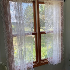 Pair of Gorgeous vintage lace curtains netted sheers with daisy flower scallops around the edges. A wedding dress for your window 114”x64”