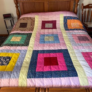 Beautiful Handmade Patchwork Quilt dusty rose border w multicolor hand quilted queen size quilt in vintage and calico floral fabrics 87”x93”