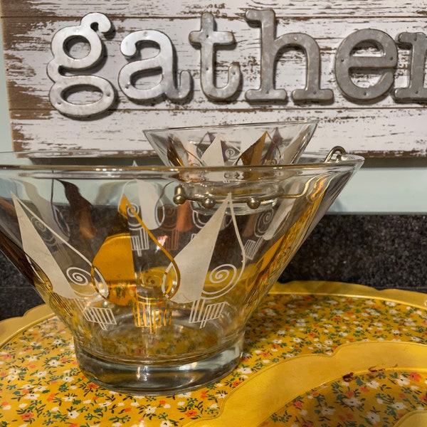 Vintage 1960’s mcm large size chip and dip set. 11” diameter 6” tall with 5” diameter dip bowl with gold metal holder and gold spade design