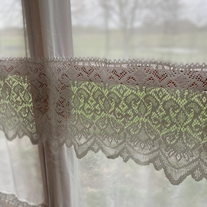Primitive Eleganz Vorhang Vintage Vorhang aus Spitze und Spitze mit integriertem Volant 158 x 168 cm Ausgebogter unteren Rand Elfenbein streut Licht. Einzelstück