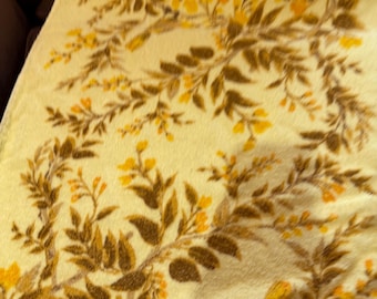 Choice of Vintage 1970’s & 1980’s towels. Beautiful plush or terry Bath towels. Cottage core or shabby chic. White set of 3 or 1 yellow gold