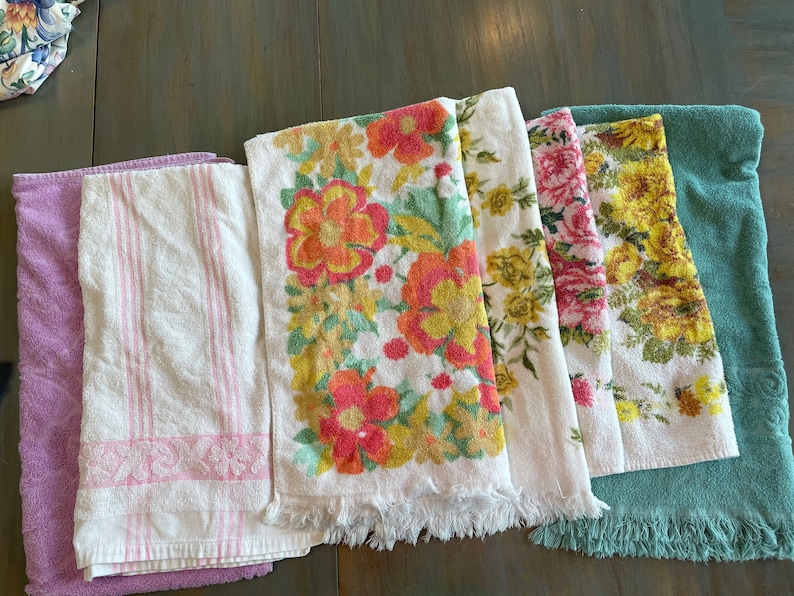 Choice of Vintage 1970s & 1980s towels. Beautiful plush or terry Bath towels. Cottage core or shabby chic. image 8