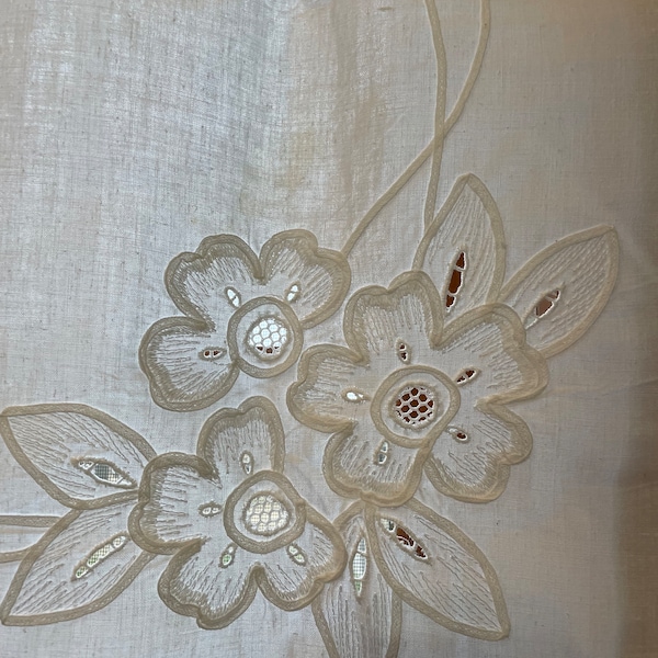 Beautiful Pair Vintage 1990’s Curtains white 100% cotton w/ battenburg floral lace swirly vines applied 30” wide x25” long scalloped edges