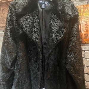 Beautiful Vintage Venezia Jeans Faux Fur coat women’s size 22-24 shiny black for New Year’s Eve, prom, fancy opera coat, or everyday!