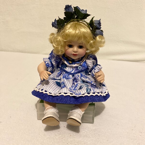Marie Osmond Tiny Tots Porcelain Blonde Hair Doll Year 2000