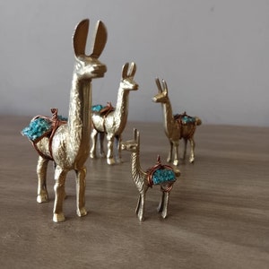 4 stuks Peruaanse lamabeeldjes. Gesneden in brons. Perfect cadeau, Peruaanse decoratie, Peruaanse ambachtslieden, Peruaanse kunst / Gemaakt in Peru