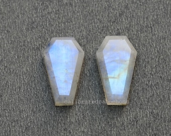 Cabochon a forma di bara in pietra di luna arcobaleno: gemma naturale (10 x 17 mm)
