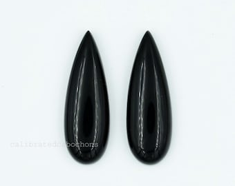 Coppia di cabochon allungati in onice nera a forma di pera: gemma con retro piatto per incastonatura a castone