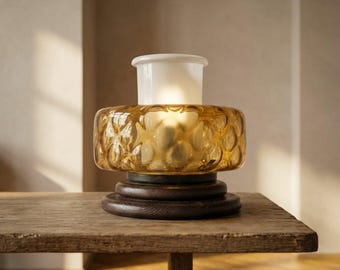Table Lamp Mid-20th Century Amber Pressed Glass and Wood Lamp, 27 × 27 × 25 cm